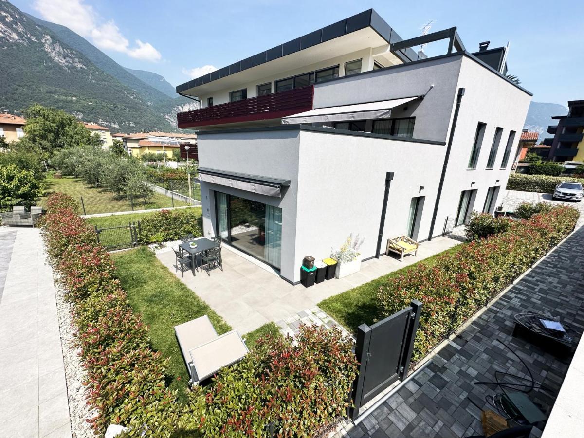 Zangirolami - Luxury Garden And Balcony Apartment Riva del Garda